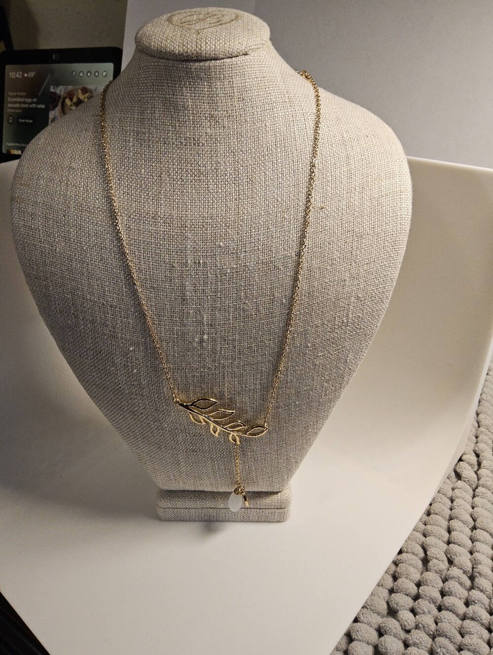 NWOT Bansri Goldtone  Leaf Lariat Necklace with White Teardrop Pendant